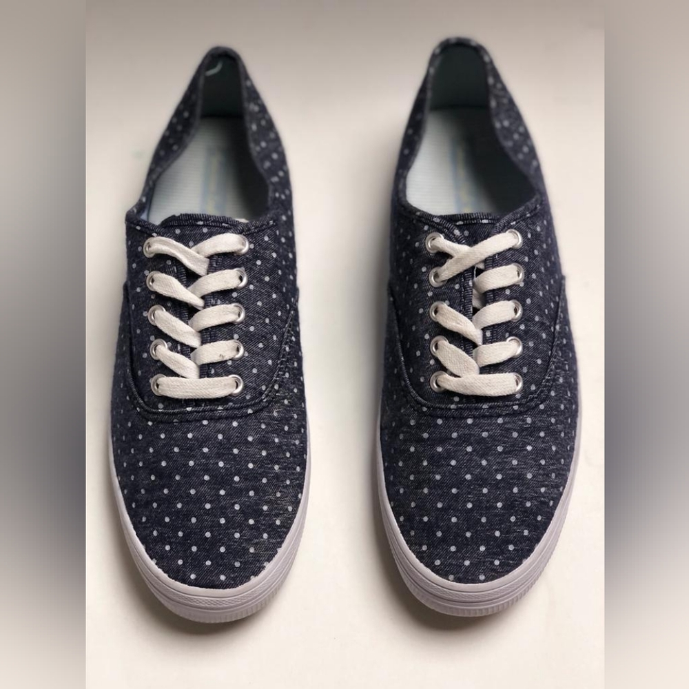 American Eagles Women's Sneakers Blue White Dots Lace Up Size 8.5 flat shoes